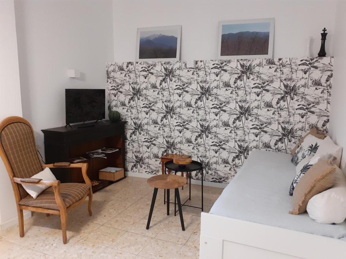 Agreable Maison De Village Avec Terrasse Vinca Εξωτερικό φωτογραφία