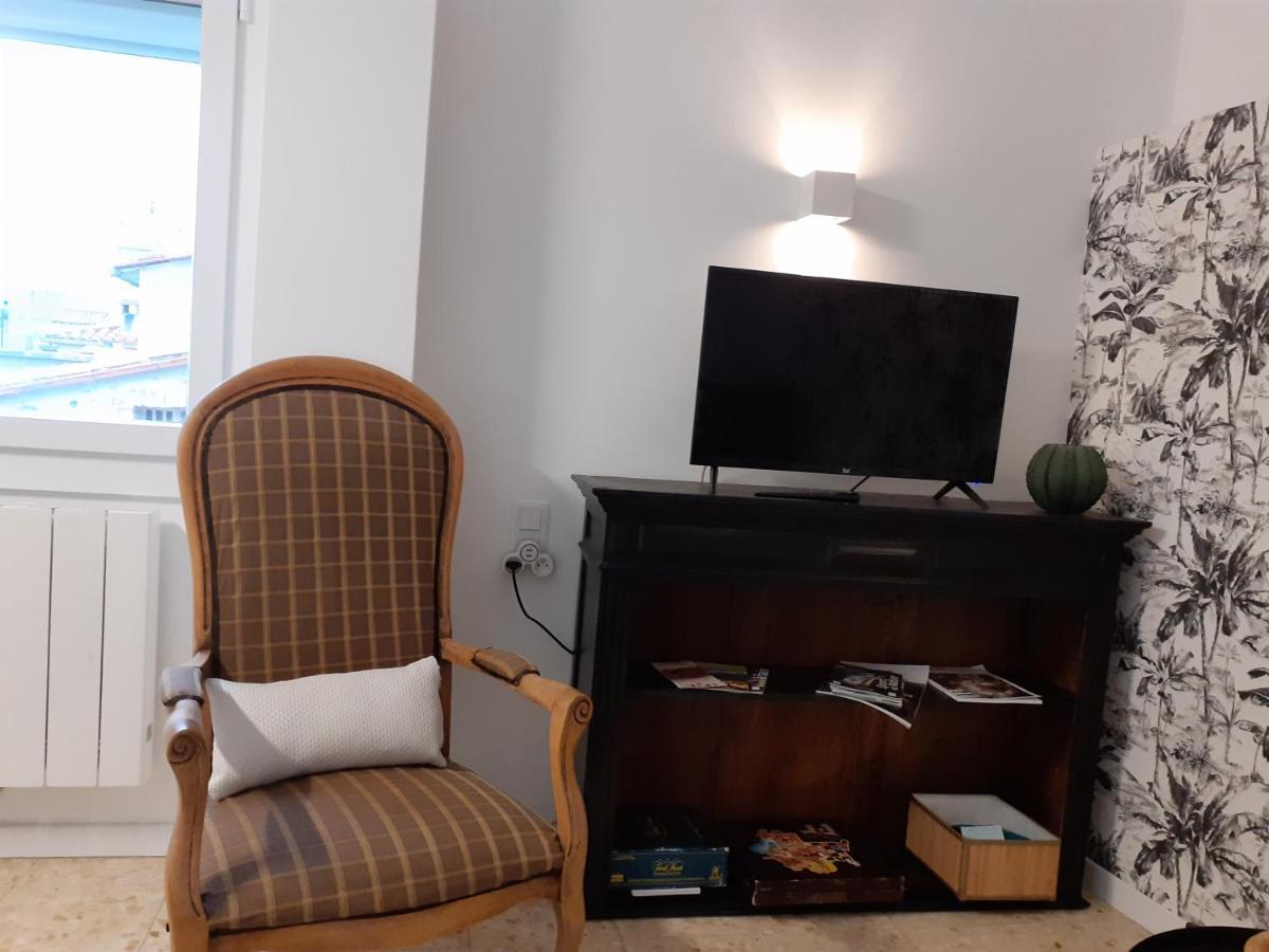 Agreable Maison De Village Avec Terrasse Vinca Εξωτερικό φωτογραφία