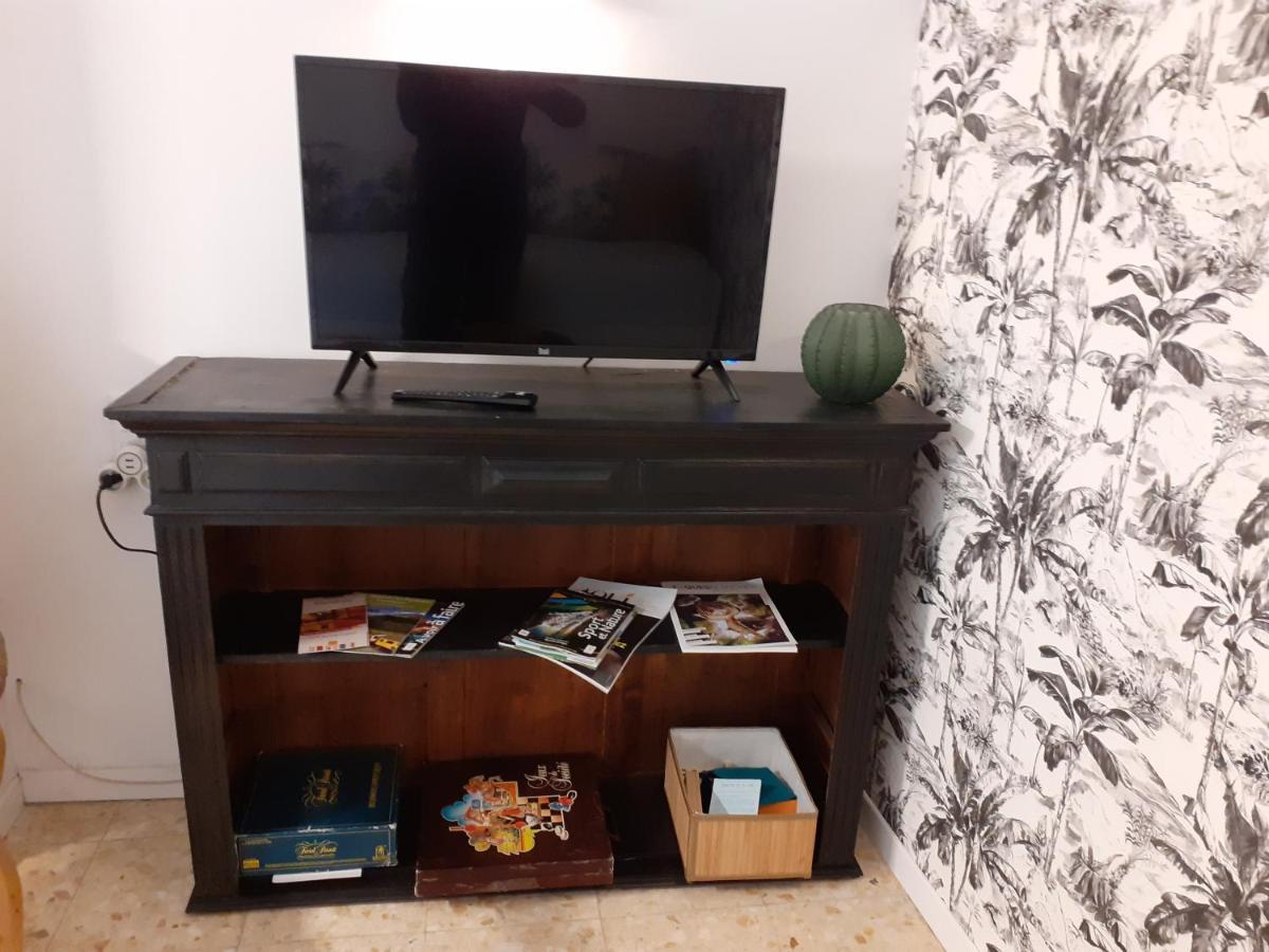 Agreable Maison De Village Avec Terrasse Vinca Εξωτερικό φωτογραφία