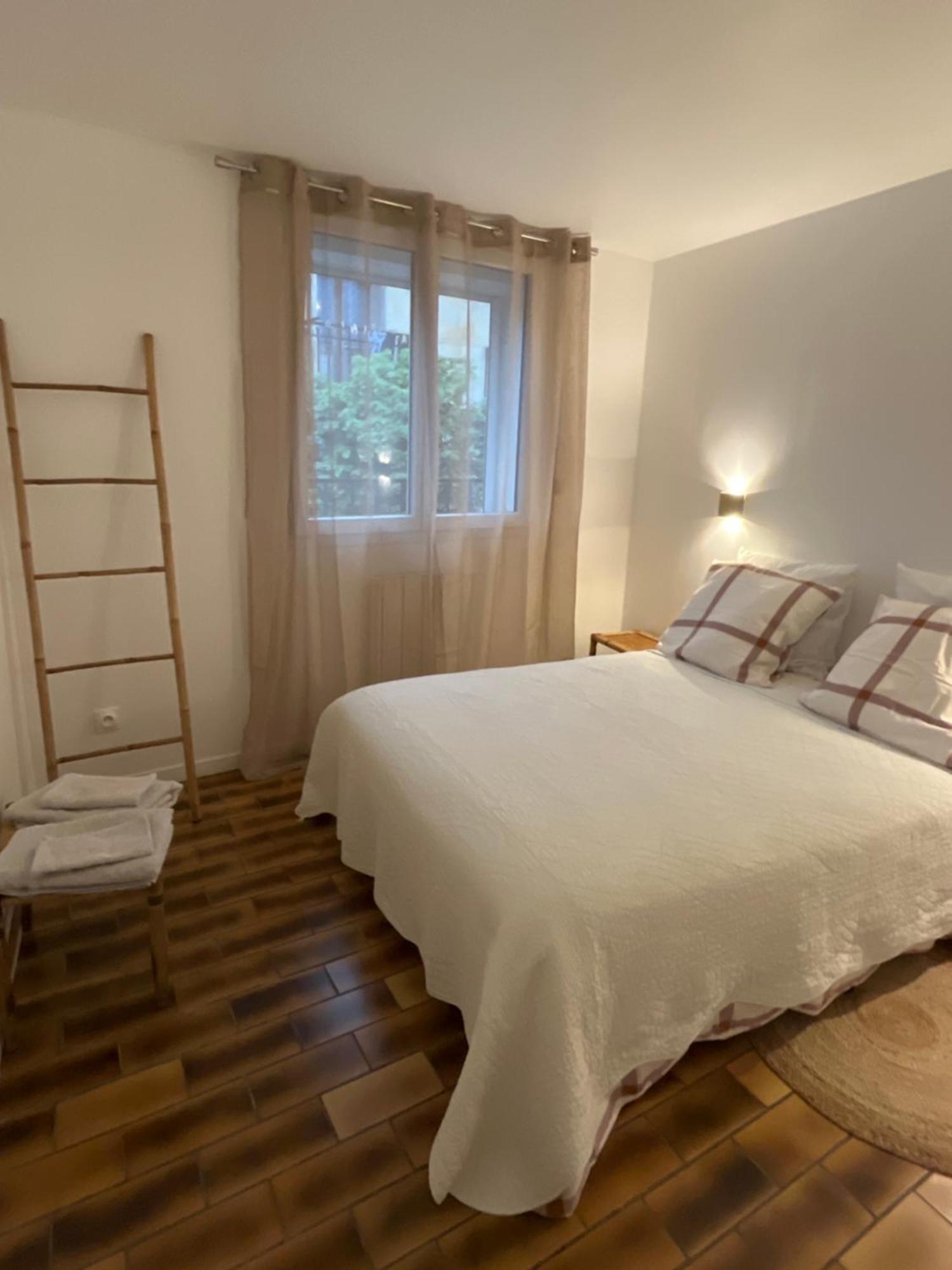 Agreable Maison De Village Avec Terrasse Vinca Εξωτερικό φωτογραφία