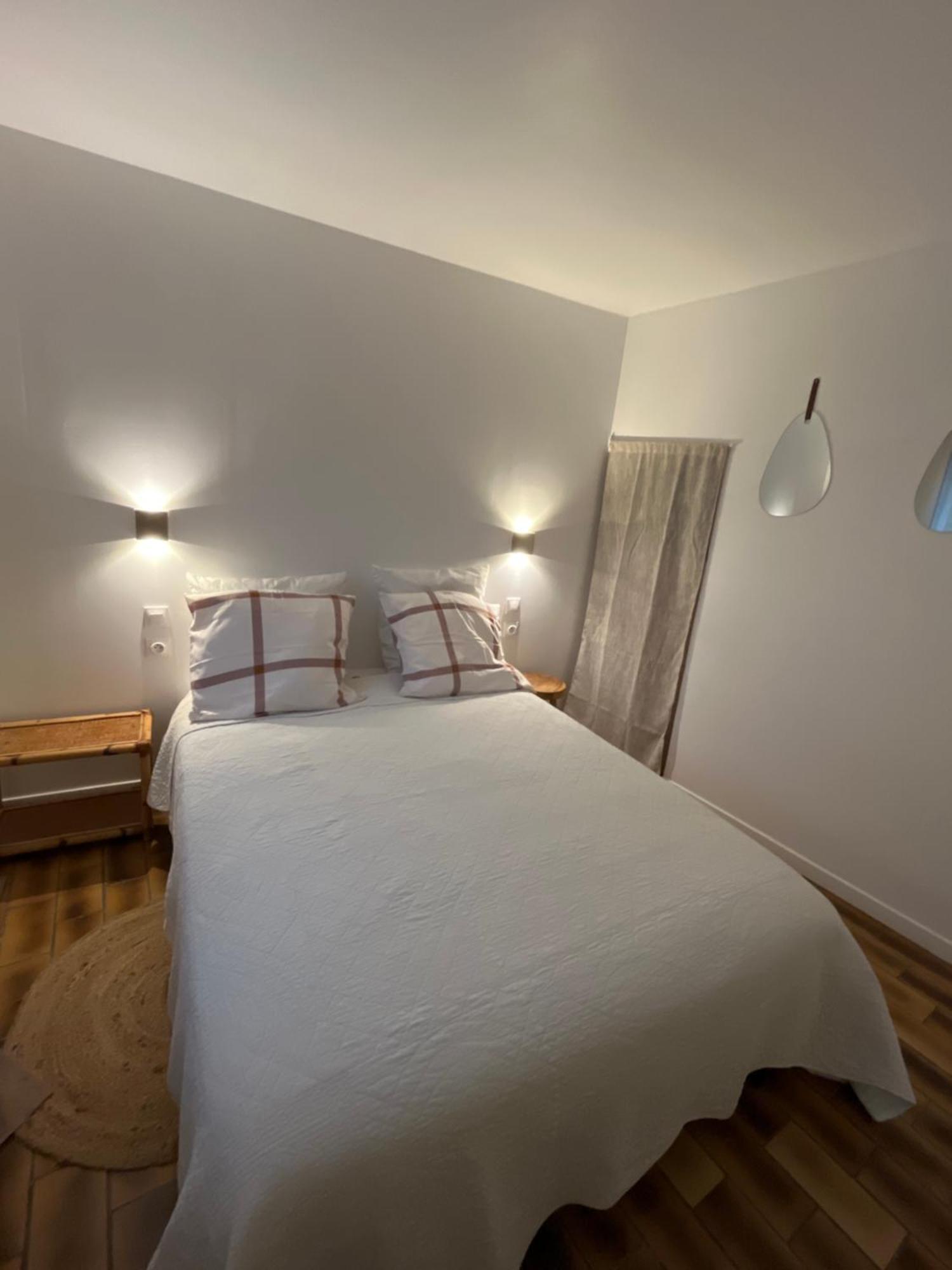 Agreable Maison De Village Avec Terrasse Vinca Εξωτερικό φωτογραφία